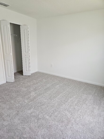 Building Photo - 2414 McKinley Dr