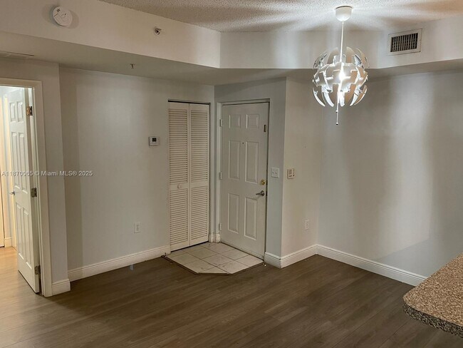 Building Photo - 8020 N Nob Hill Rd