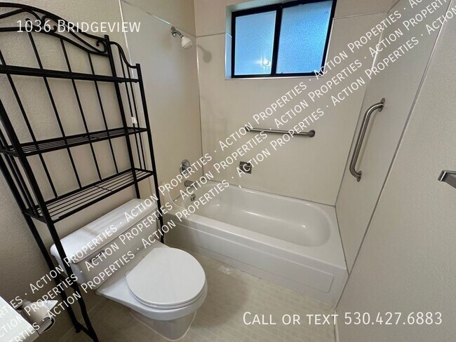 Building Photo - 1036 Bridgeview-