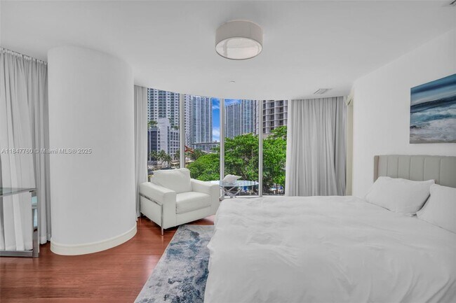 Building Photo - 200 Biscayne Blvd Way
