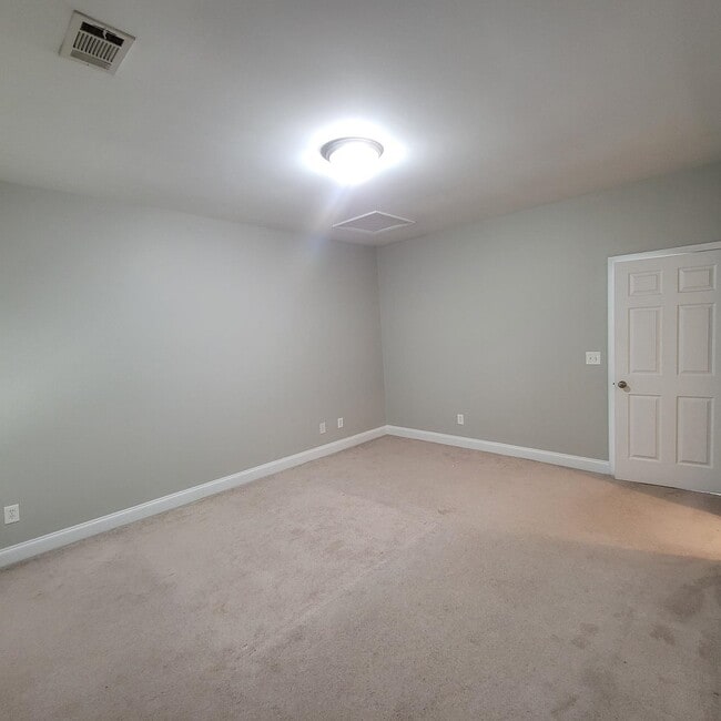 Building Photo - 72 Lakeview Estates Dr