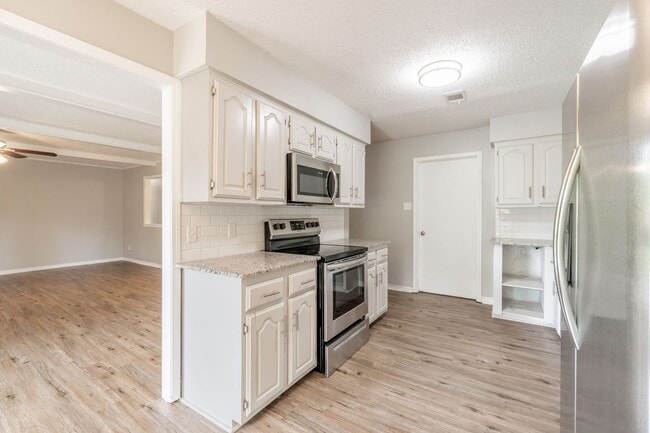 Building Photo - Beautiful 3 Bed 2 Bath Home for Rent in Fo...