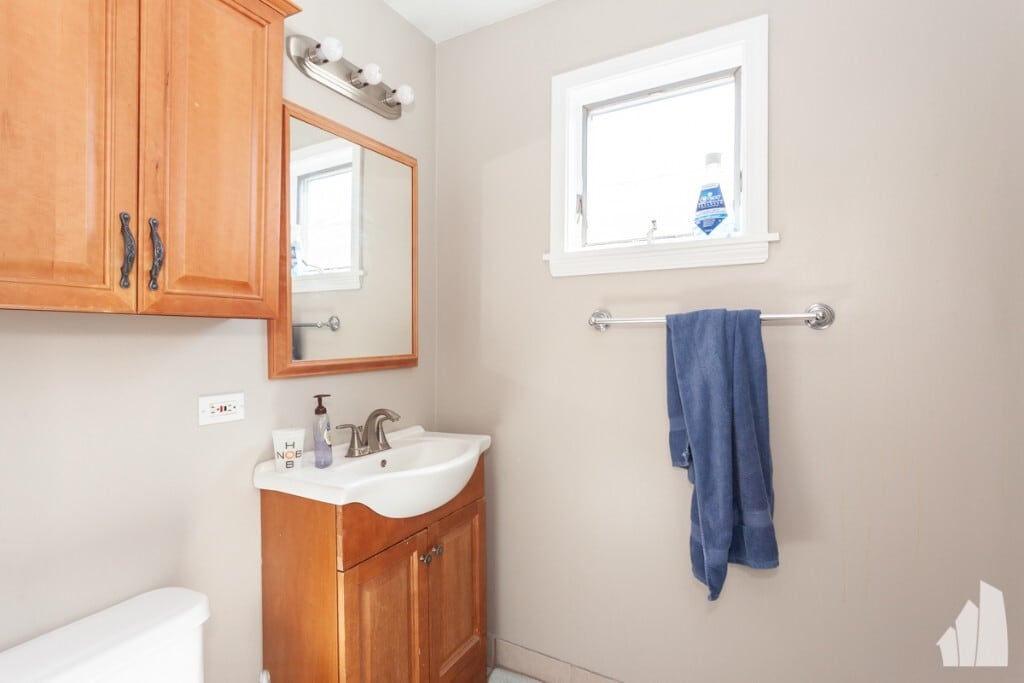 Building Photo - 2440 N Ashland Ave