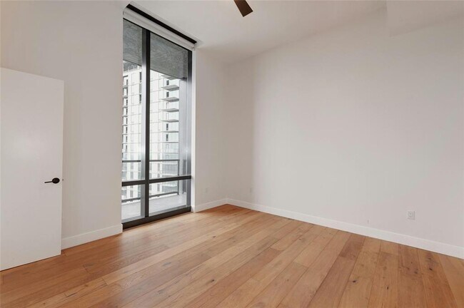 Building Photo - 70 Rainey St