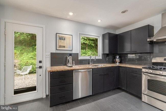 Building Photo - 3122 Brooklawn Terrace