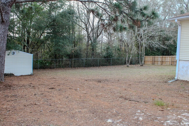 Building Photo - 305 Ashley Dr