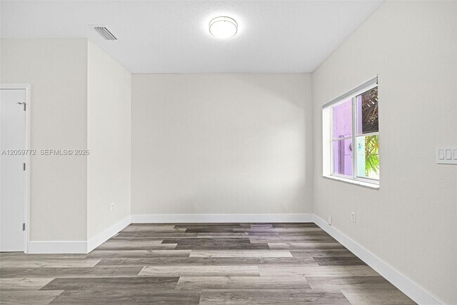 Building Photo - 1681 SE 30th St