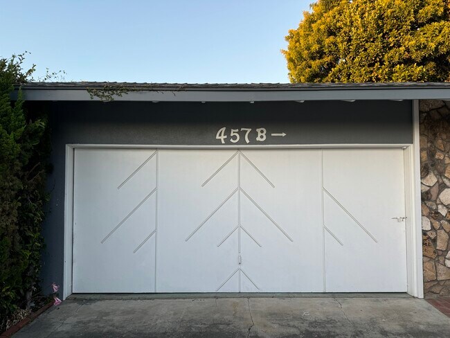 Building Photo - 457 Seaward Rd