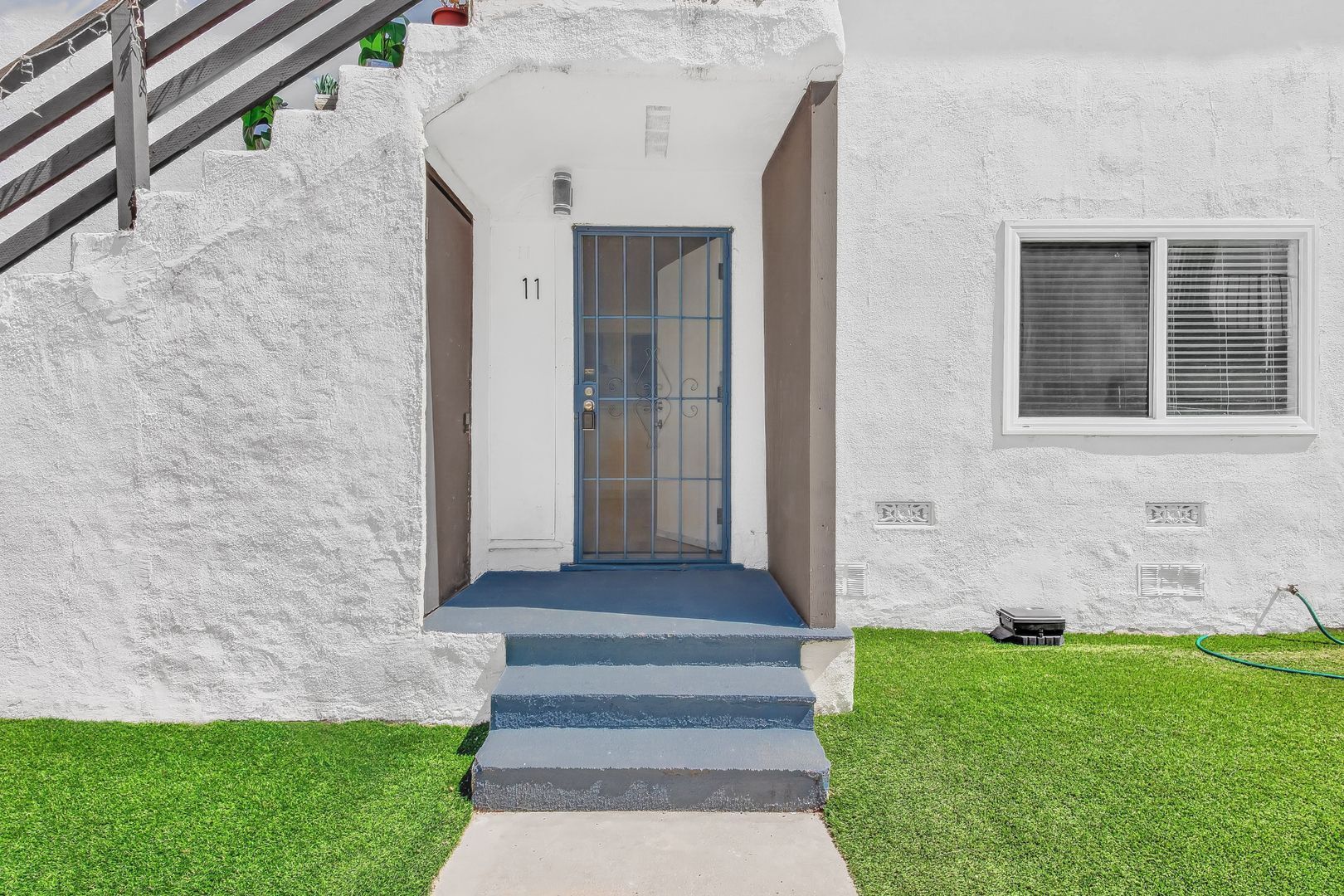 Building Photo - 933 Alamitos Ave