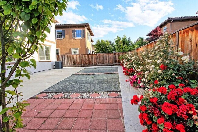 Building Photo - 703 N Marquis Way