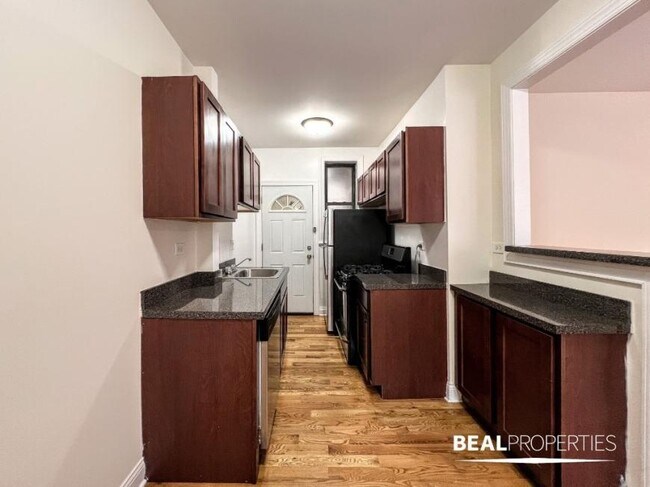 Building Photo - 1 bedroom in CHICAGO IL 60613