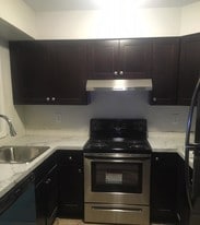 Building Photo - 245 Colonial Ave