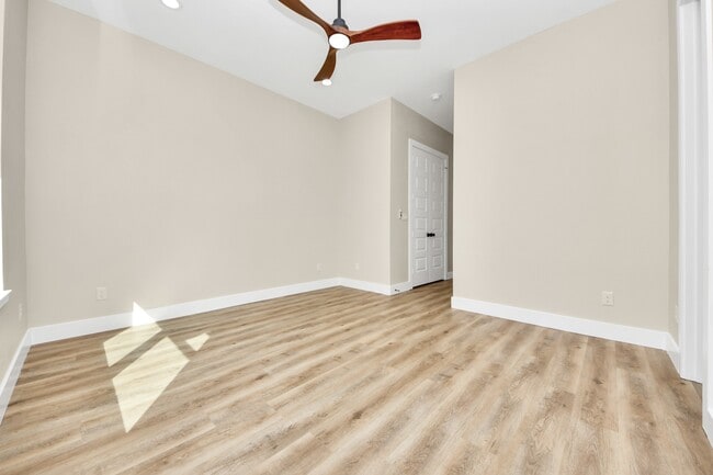 Building Photo - 127 E 38th St