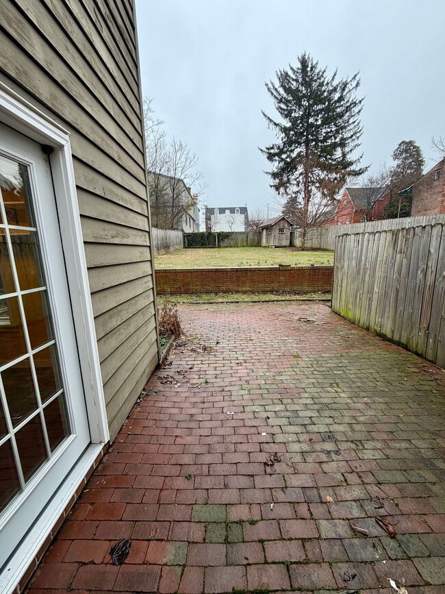 Building Photo - 139 Howard Ave