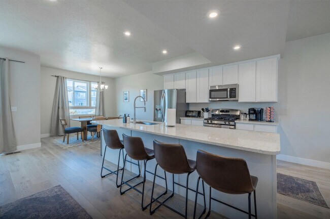 Building Photo - 1024 W 400 S