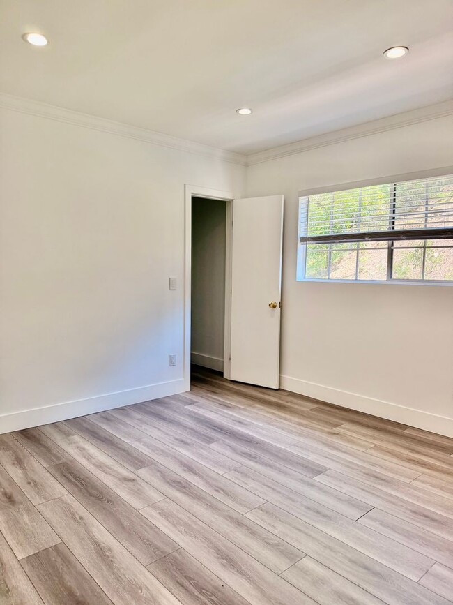 Building Photo - Gorgeous Encino Hills Home