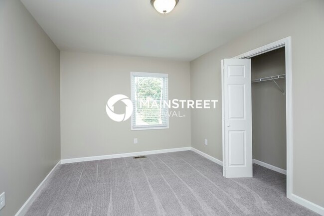 Building Photo - 2498 Winding Creek Dr