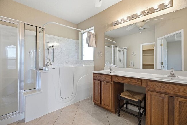 Building Photo - 904 Winding Creek Pl