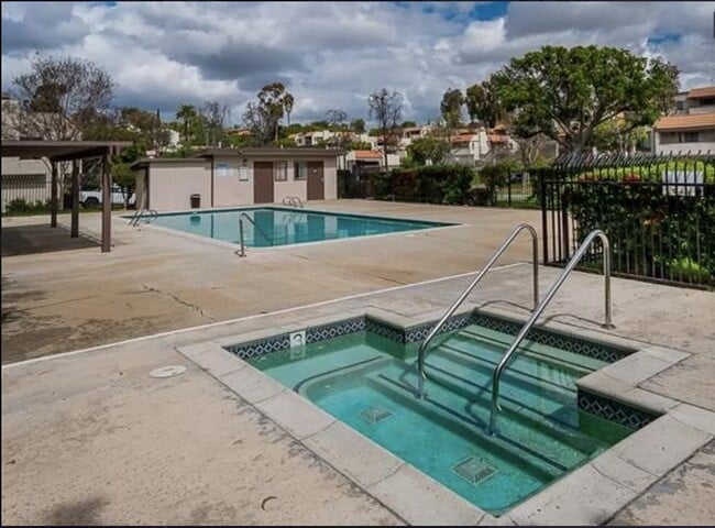 Building Photo - 6600 Reservoir Ln