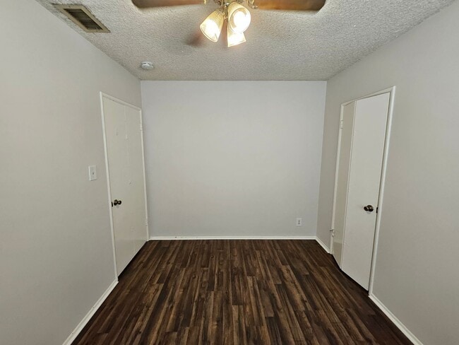 Building Photo - 3154 Jolley Dr