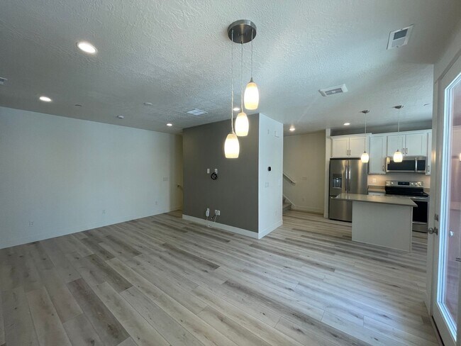 Building Photo - 597 Nichole Ln