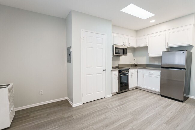 Interior Photo - 1015 2nd St