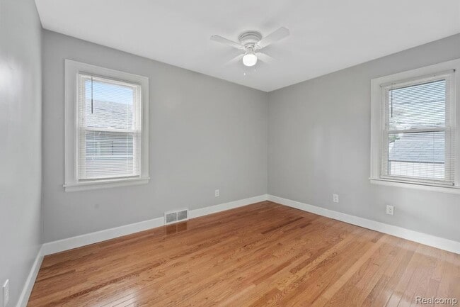 Building Photo - 1524 Cicotte Ave