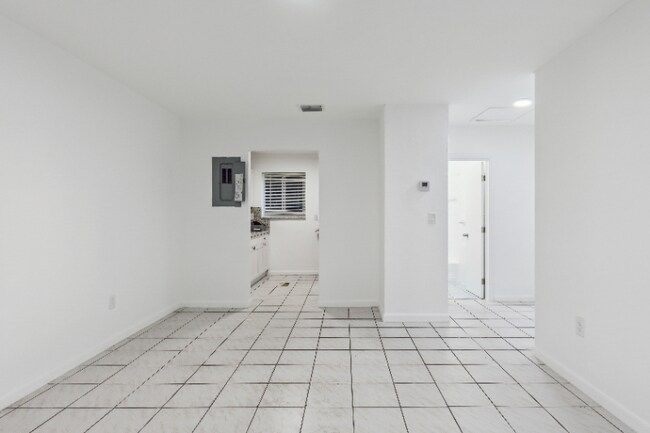 Building Photo - 622 Oriental Blvd