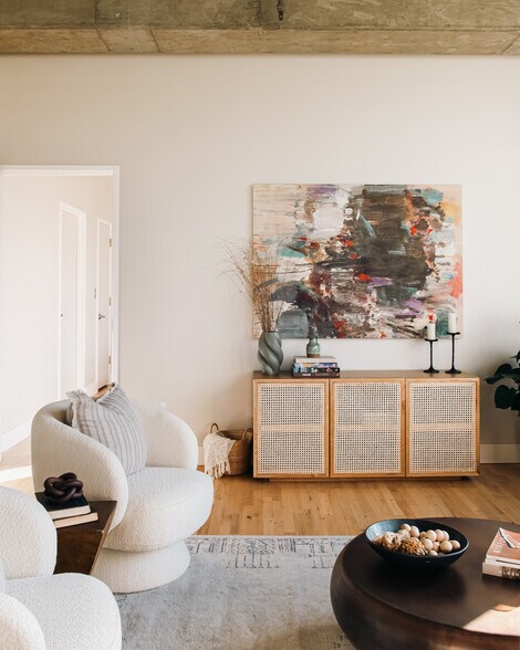 Building Photo - 2000 Little Raven St