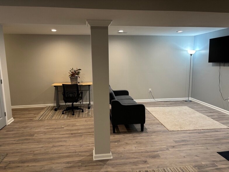 Building Photo - 2604 Quincy Adams Dr