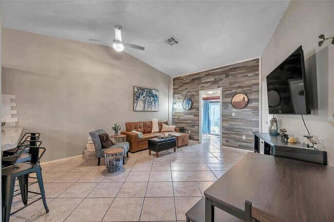 Building Photo - 6421 Drexel Dr