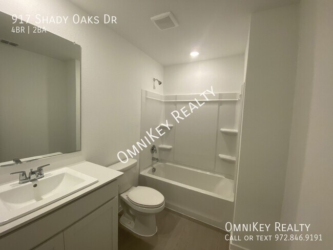 Building Photo - 917 Shady Oaks Dr
