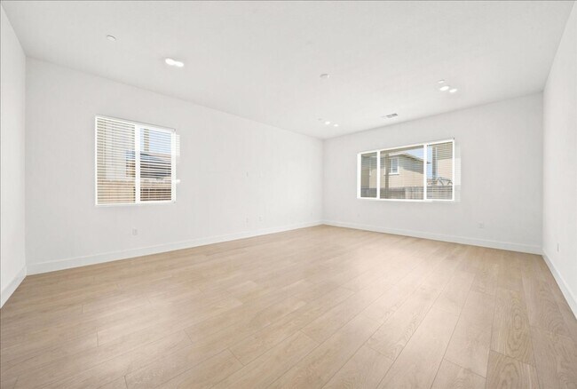 Building Photo - 12725 Parakeet Wy
