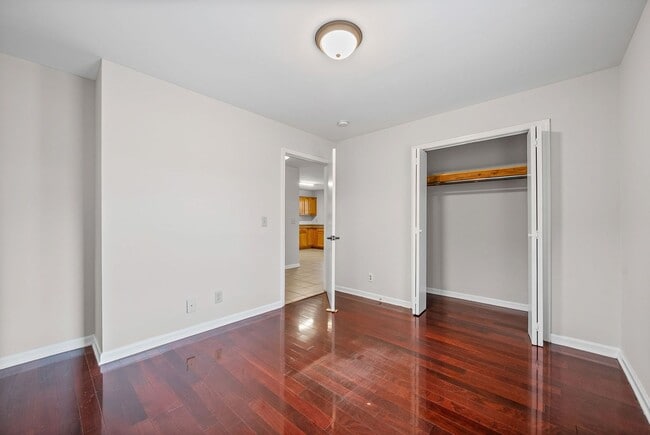 Building Photo - 604 41st Ave N