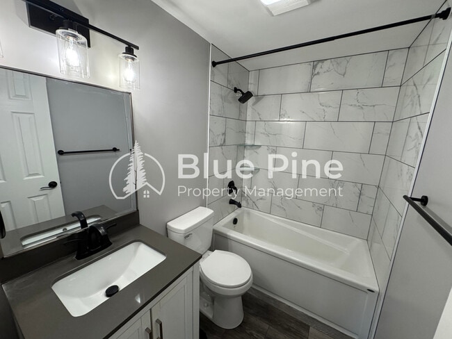 Building Photo - 2348 Stace St