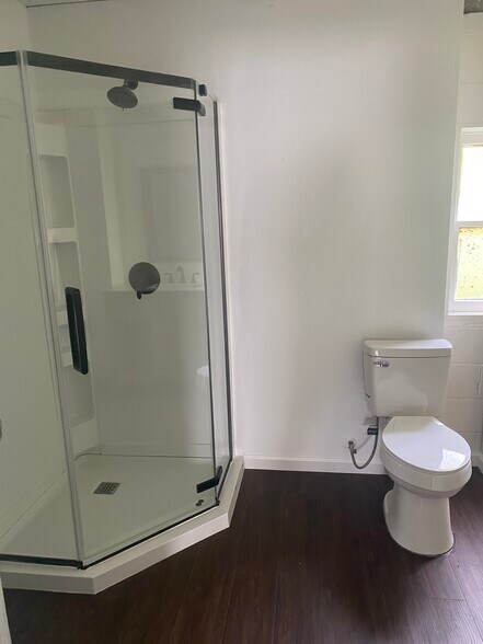 Unit C - 732 Bonaire Rd