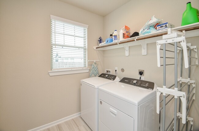 Building Photo - 6807 Vista Ledge Dr
