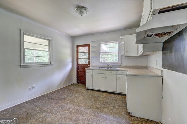 Building Photo - 3292 Arnwood Ave