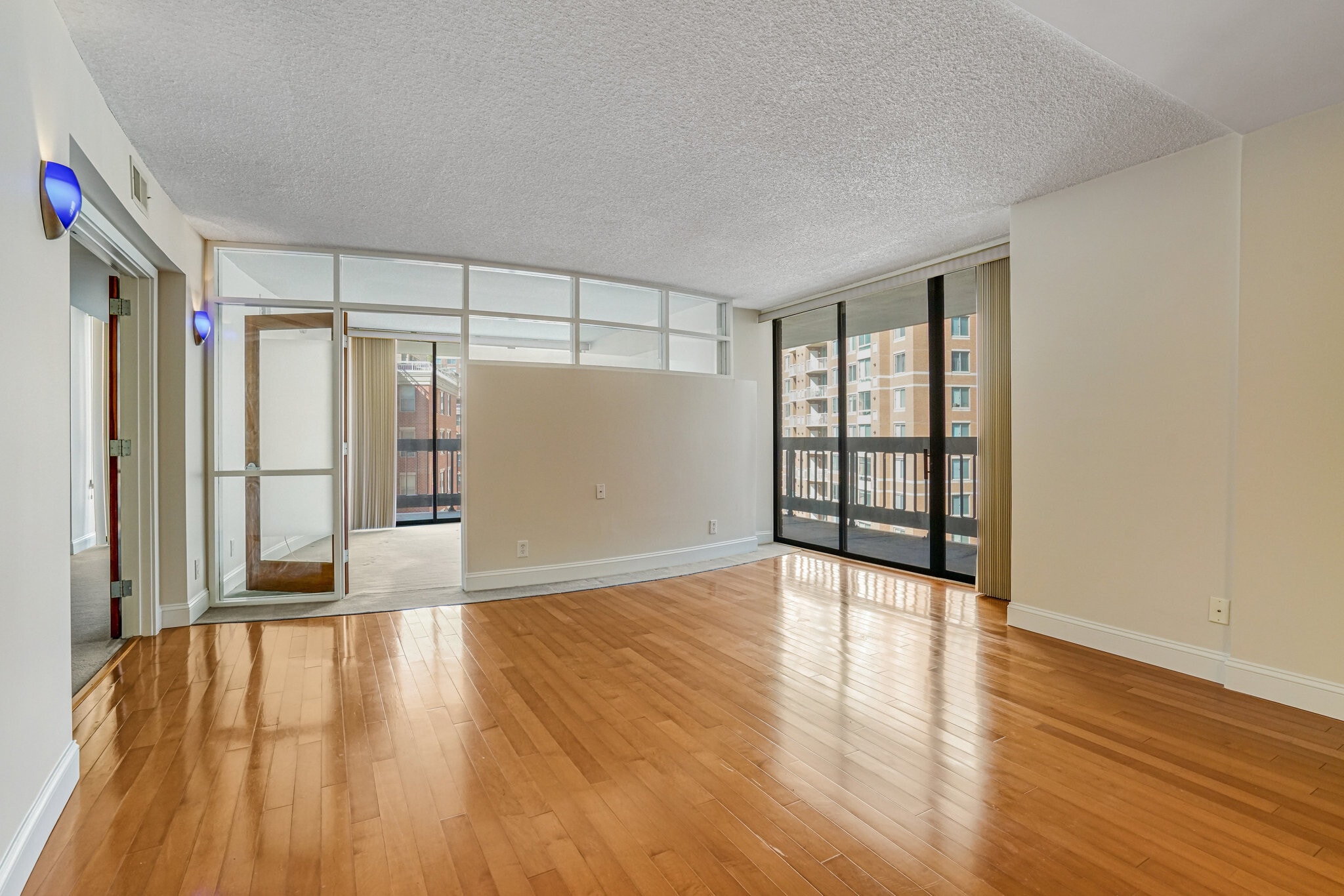 Building Photo - 3800 Fairfax Dr