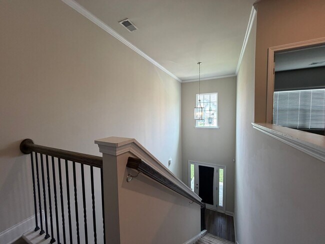 Building Photo - Spacious 4/2.5 House in Rydal- $2,995