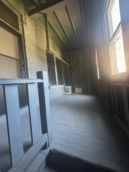 Building Photo - 4423 S Indiana Ave