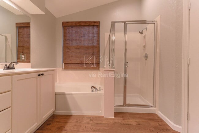 Building Photo - 2326 Carriage Dr