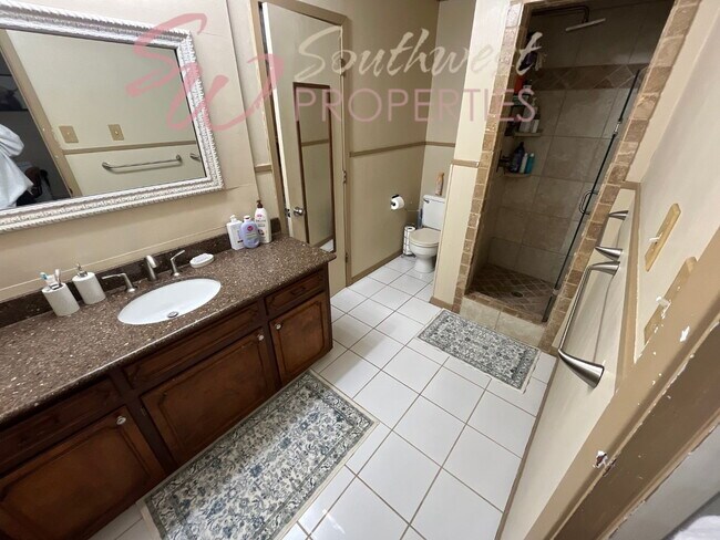 Building Photo - Spacious 3 Bedroom Brick Home in the Heart of Stephenville!