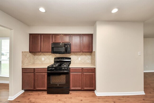 Building Photo - 9914 Swallow Dr