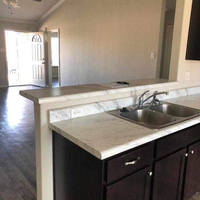 Building Photo - 957 Augusta St