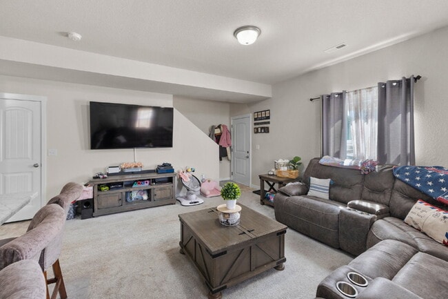 Building Photo - Modern 3 Bed Townhome with Garage – Water ...