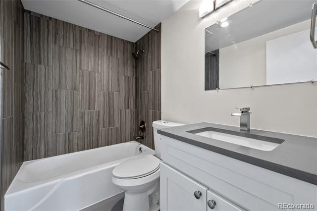 Building Photo - 3100 E Cherry Creek S Dr