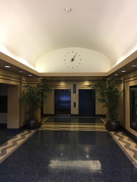 Building Photo - 420 NW 11th Ave