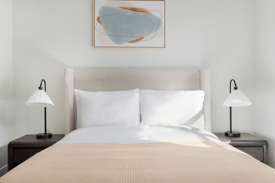 Building Photo - 3889 Artist Walk Common