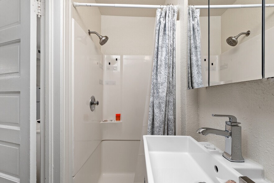 Building Photo - 2121 1st Ave